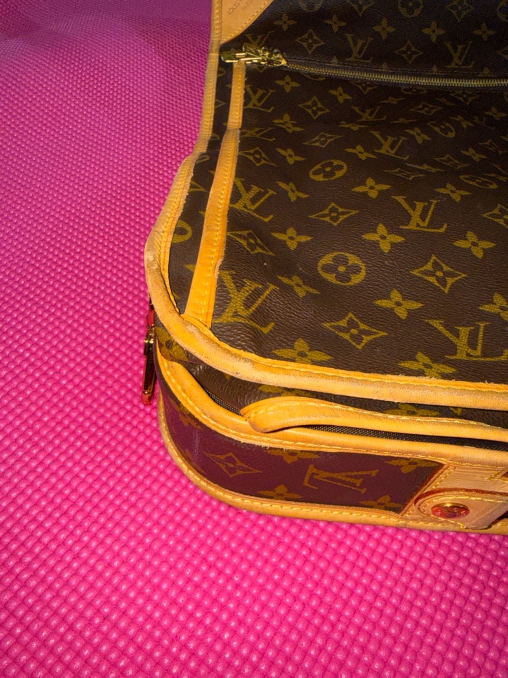 Louis Vuitton Brown Monogram Canvas Garment Bag with Tan Trim - Picture 8 of 15
